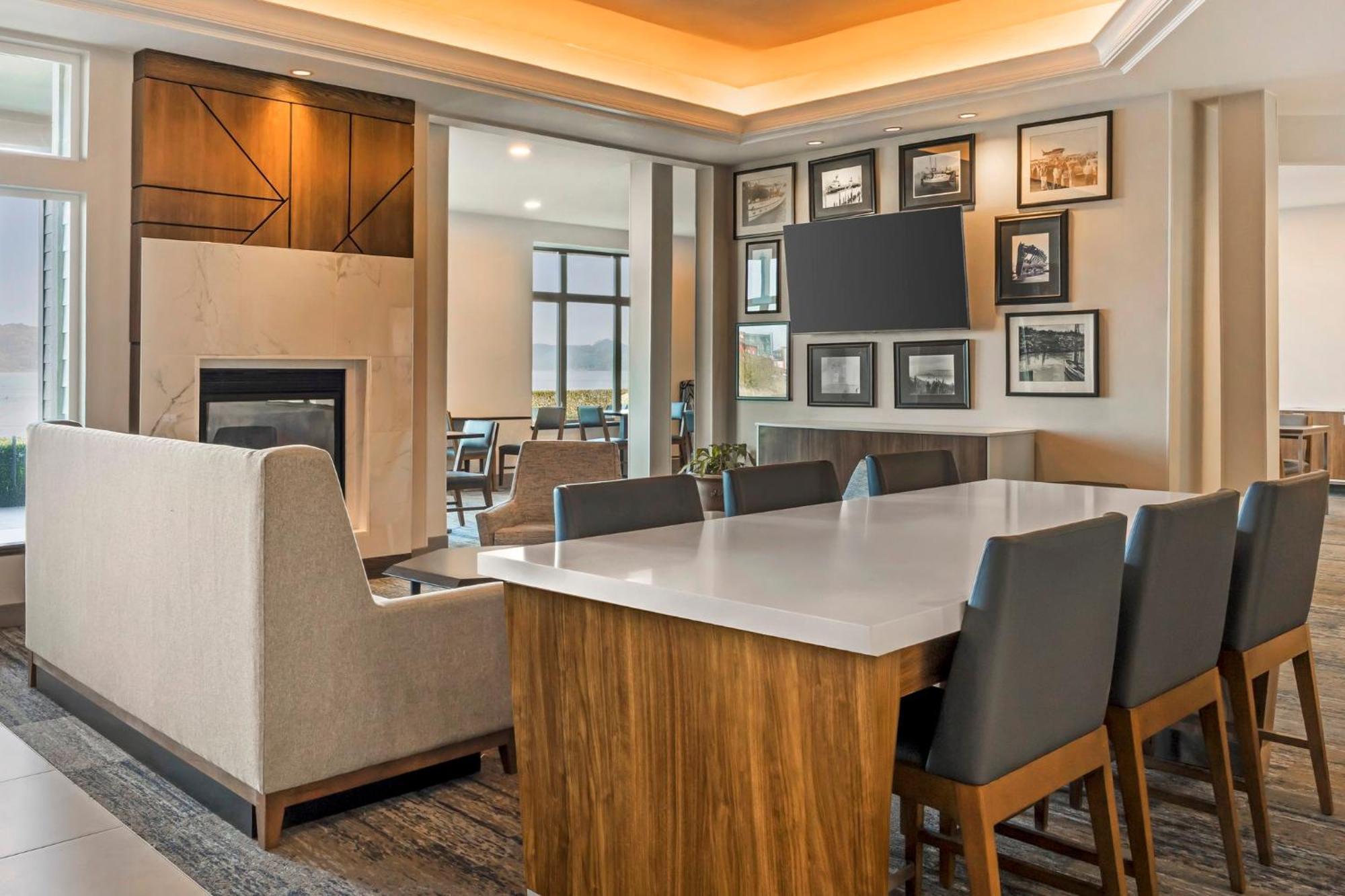 Holiday Inn Express Hotel & Suites Astoria By Ihg Extérieur photo